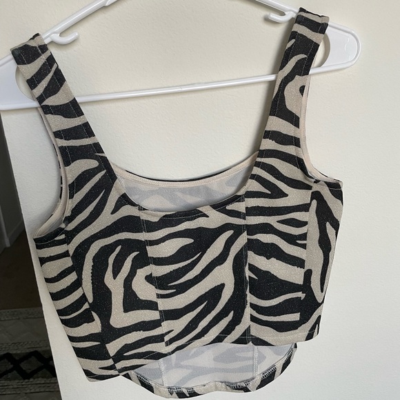 Sparkly zebra tank top - Picture 3 of 5